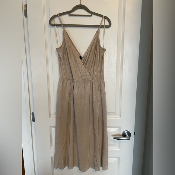 Dynamite gold midi dress - Picture 1 of 2